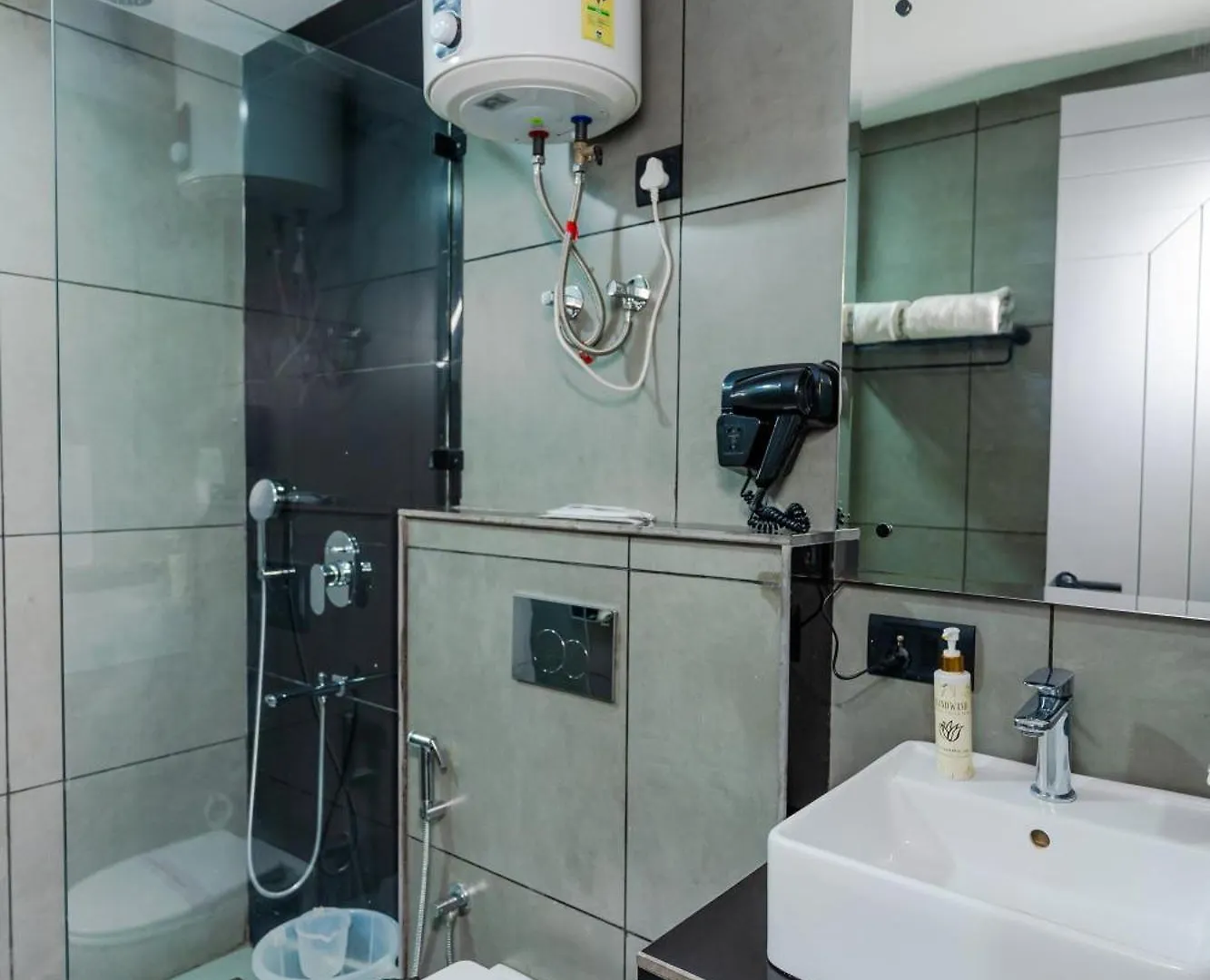 Aparthotel Bedchambers Serviced Apartments, Golf Course Road, Gurgaon Indien