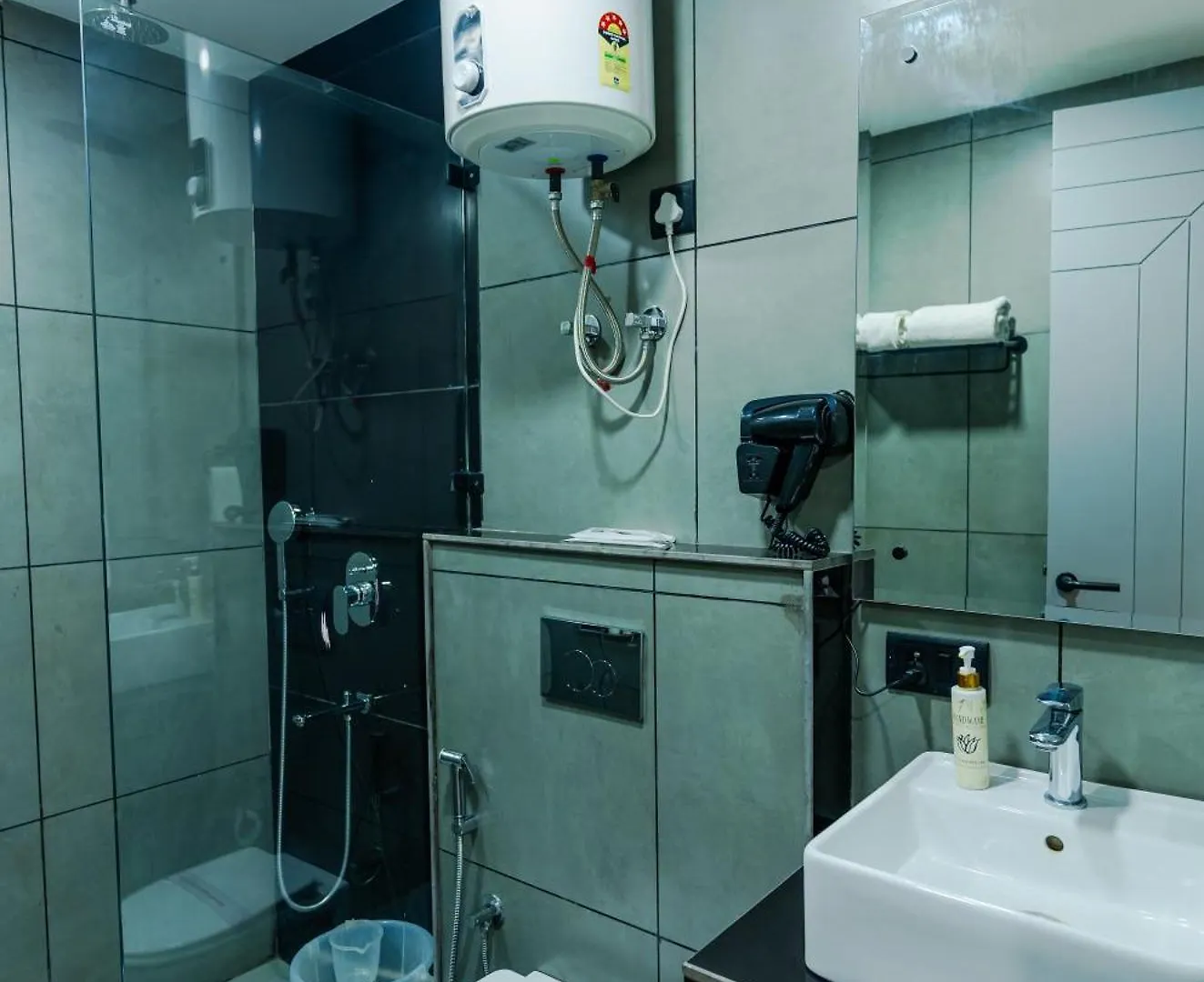 Bedchambers Serviced Apartments, Golf Course Road, Gurgaon